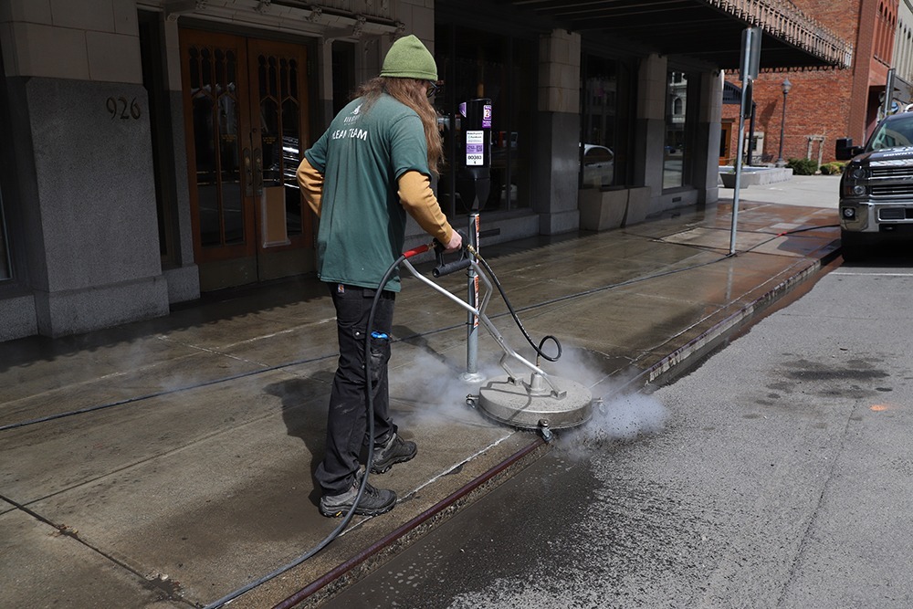 sidewalk pressure washing during raining